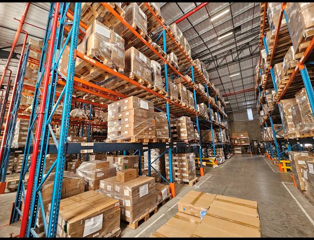 3,500M² WAREHOUSE TO LET IN LONGLAKE